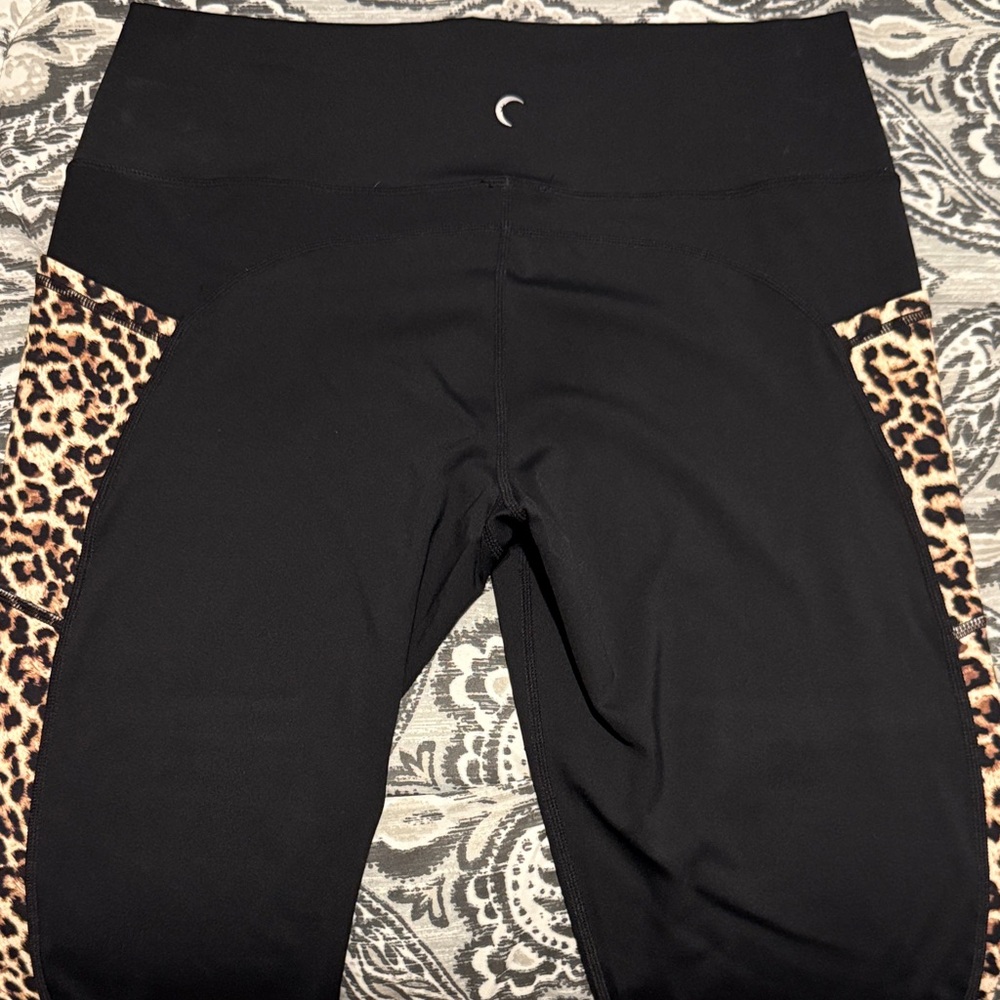 Zyia Leopard Print Capri Length Leggings - Picture 2 of 5